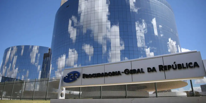 Moraes pede parecer da PGR sobre prisão domiciliar para Bolsonaro